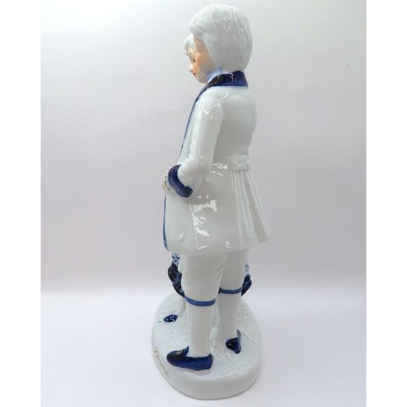 Vintage Porcelain Colonial Couple Figurine, Blue & White with Gold Trim 10" Tall - Picture 6 of 10